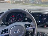 Hyundai Elantra 2021 года за 9 300 000 тг. в Уральск – фото 2