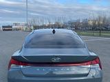 Hyundai Elantra 2021 года за 9 300 000 тг. в Уральск – фото 5