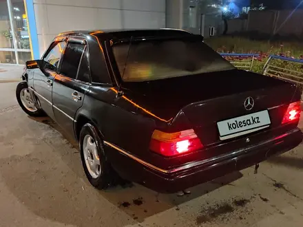 Mercedes-Benz E 300 1992 года за 1 250 000 тг. в Павлодар – фото 40