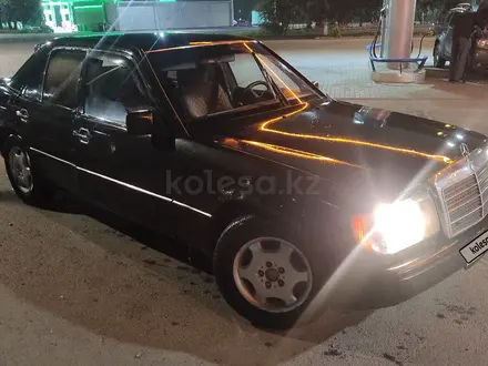 Mercedes-Benz E 300 1992 года за 1 250 000 тг. в Павлодар – фото 43