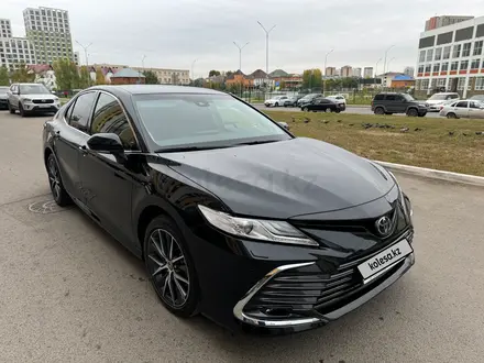 Toyota Camry 2023 года за 19 600 000 тг. в Астана – фото 8