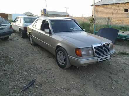 Mercedes-Benz E 200 1991 года за 900 000 тг. в Туркестан – фото 2