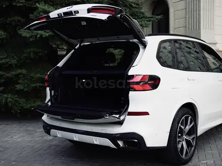 BMW X5 2024 года за 49 000 000 тг. в Алматы – фото 30
