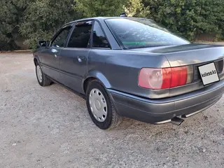 Audi 80