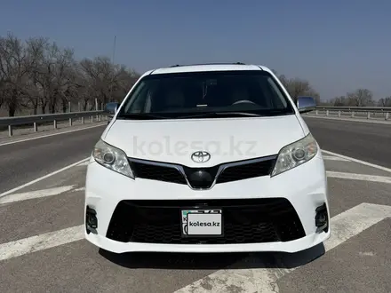 Toyota Sienna 2010 года за 11 500 000 тг. в Алматы