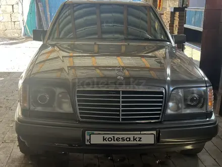 Mercedes-Benz E 320 1994 года за 4 000 000 тг. в Караганда – фото 4