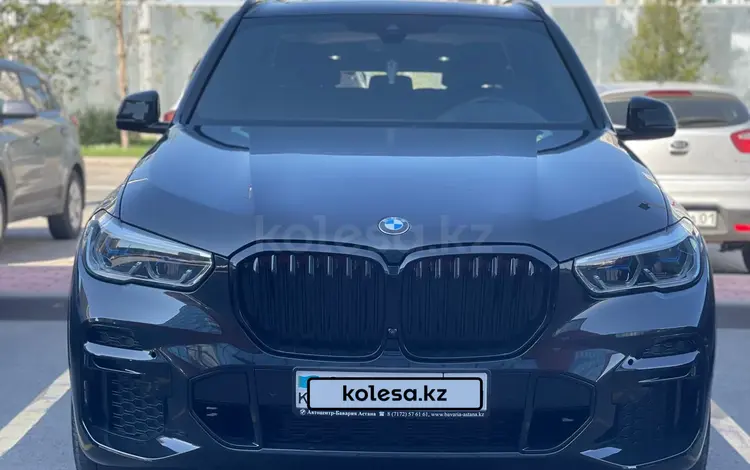 BMW X5 2022 года за 49 900 000 тг. в Астана