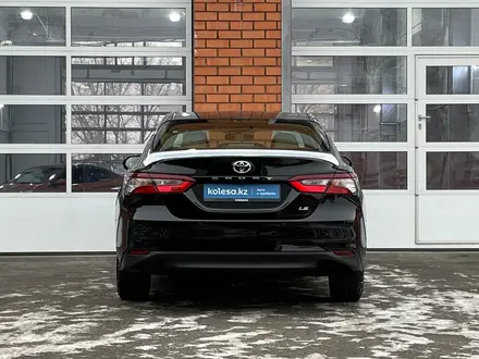 Toyota Camry 2023 года за 17 520 000 тг. в Актобе – фото 4