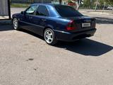 Mercedes-Benz C 180 1998 годаfor5 500 000 тг. в Караганда – фото 2