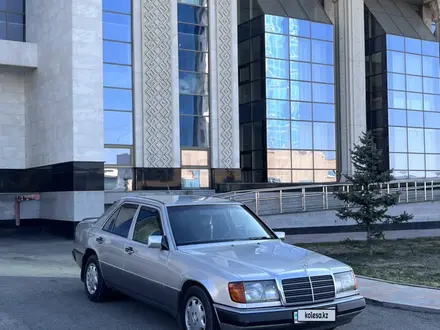 Mercedes-Benz E 220 1992 года за 2 500 000 тг. в Талдыкорган