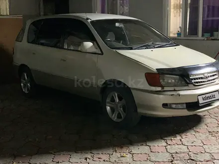 Toyota Ipsum 1998 года за 2 500 000 тг. в Алматы