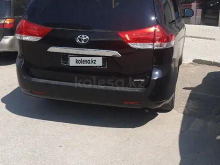 Toyota Sienna 2014 года за 9 800 000 тг. в Атырау – фото 2