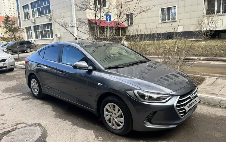 Hyundai Elantra 2018 годаfor7 700 000 тг. в Астана