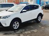 Toyota RAV4 2014 года за 11 300 000 тг. в Актобе – фото 2