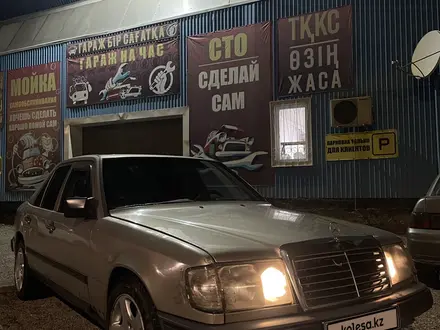 Mercedes-Benz E 230 1986 года за 1 100 000 тг. в Усть-Каменогорск – фото 3