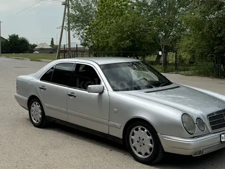 Mercedes-Benz E 320 1996 года за 3 600 000 тг. в Шымкент – фото 2