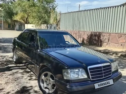 Mercedes-Benz E 220 1993 года за 2 200 000 тг. в Жезказган – фото 5