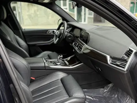 BMW X5 2019 года за 27 500 000 тг. в Алматы – фото 16