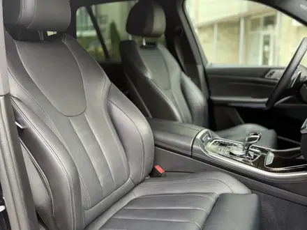 BMW X5 2019 года за 27 500 000 тг. в Алматы – фото 17