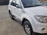 Toyota Fortuner 2007 года за 7 500 000 тг. в Актобе – фото 2