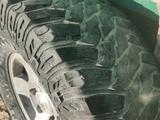 Диски с резиной Toyota LC Prado FJ Cruiser Lexus GX470 460 Hilux за 600 000 тг. в Актау – фото 3