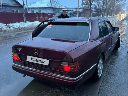 Mercedes-Benz E 230 1992 года за 900 000 тг. в Талдыкорган