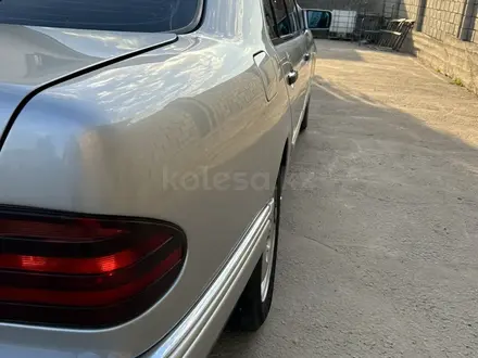 Mercedes-Benz E 240 1999 года за 3 200 000 тг. в Шымкент – фото 3