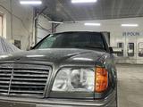 Mercedes-Benz E 280 1994 года за 1 800 000 тг. в Караганда