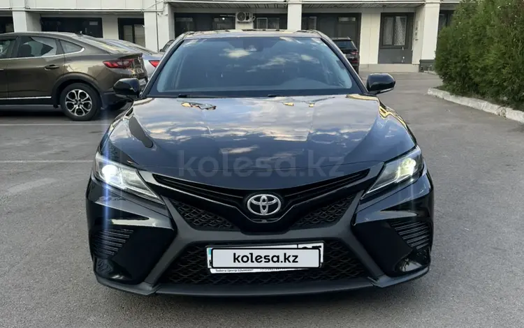 Toyota Camry 2020 года за 9 990 000 тг. в Алматы