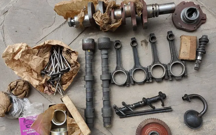 Автозапчасти по двигателю за 1 000 тг. в Алматы