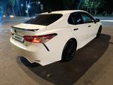 Toyota Camry 2020 года за 10 500 000 тг. в Алматы – фото 2