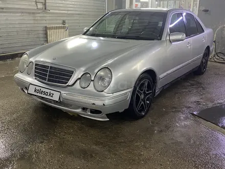 Mercedes-Benz E 280 2000 года за 2 650 000 тг. в Астана – фото 2