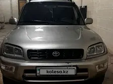 Toyota RAV4, 1999