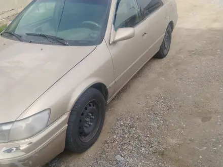 Toyota Camry 1998 года за 2 600 000 тг. в Шымкент – фото 2