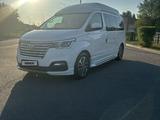 Hyundai Starex 2018 года за 18 000 000 тг. в Астана