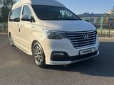 Hyundai Starex 2018 года за 18 000 000 тг. в Астана – фото 2