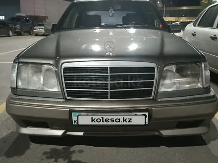 Mercedes-Benz E 220 1992 года за 2 200 000 тг. в Алматы – фото 12