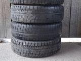 Комплект шин 205 70 R15 Bridgestone Blizzak за 40 000 тг. в Алматы