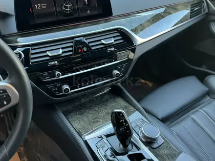 BMW 540 2019 года за 25 000 000 тг. в Алматы – фото 20