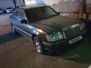 Mercedes-Benz E 230