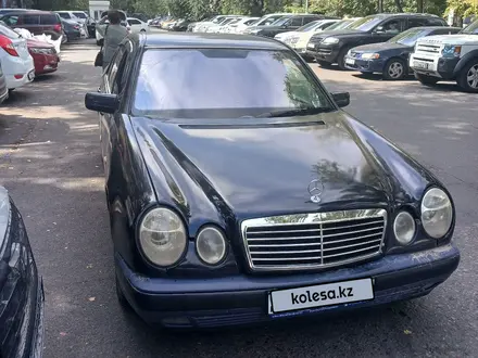 Mercedes-Benz E 320 1996 года за 3 000 000 тг. в Алматы