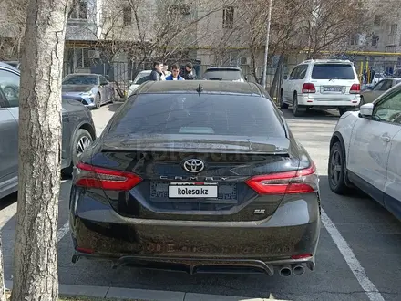 Toyota Camry 2019 года за 14 500 000 тг. в Алматы – фото 14