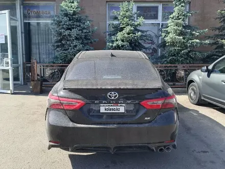 Toyota Camry 2019 года за 14 500 000 тг. в Алматы – фото 16