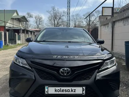 Toyota Camry 2019 года за 14 500 000 тг. в Алматы – фото 15