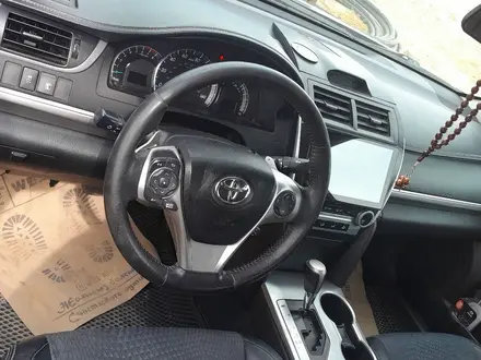 Toyota Camry 2014 года за 8 500 000 тг. в Актобе – фото 3