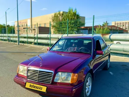 Mercedes-Benz E 220 1993 года за 1 800 000 тг. в Астана – фото 3