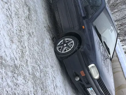 Volkswagen Golf 1993 года за 750 000 тг. в Актобе – фото 2