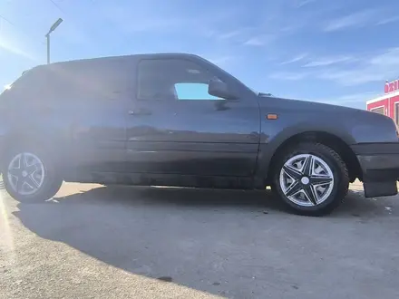 Volkswagen Golf 1993 года за 750 000 тг. в Актобе – фото 26