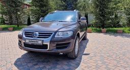 Volkswagen Touareg 2008 года за 9 000 000 тг. в Алматы