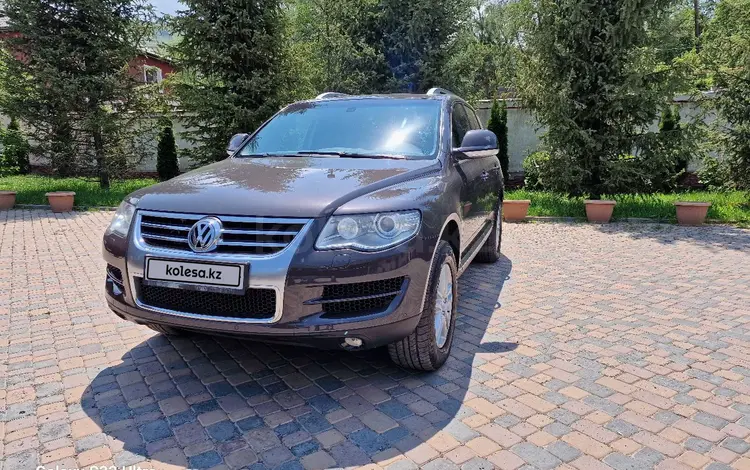 Volkswagen Touareg 2008 года за 9 000 000 тг. в Алматы